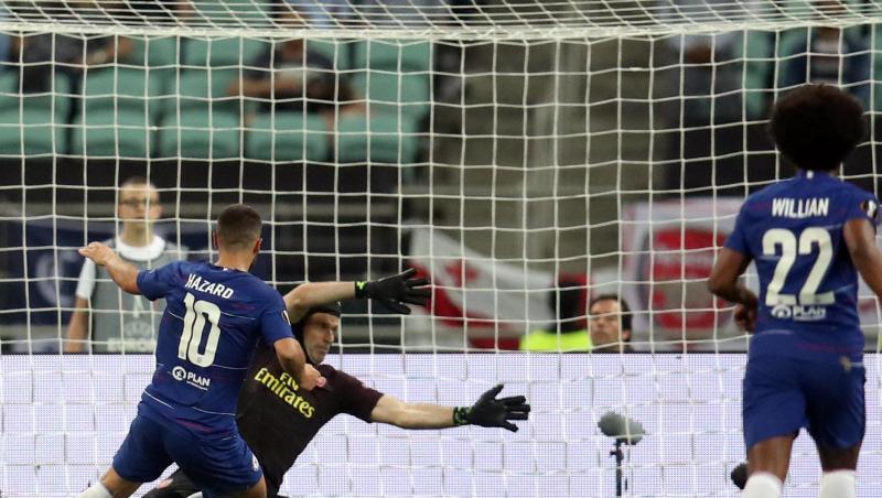 Eden Hazard (l) lässt Keeper Petr Cech keine Chance und trifft zum 4:1 für Chelsea. Eden Hazard (l) lässt Keeper Petr Cech keine Chance und trifft zum 4:1 für Chelsea.