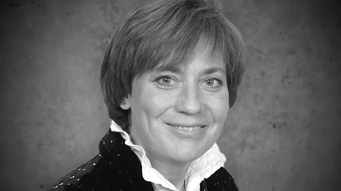 Sympathisch, herzlich, gut: Die deutsche Wintersport-Legende Rosi Mittermaier ist am Mittwoch im Alter von 72 Jahren an einer Krebserkrankung gestorben.