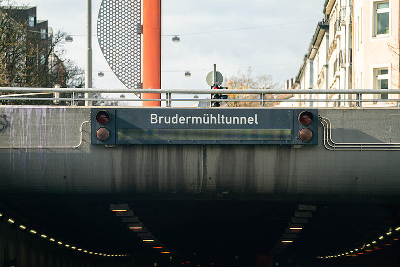 Aktuell laufen im Brudermühltunnel Arbeiten zur sicherheitstechnischen Instandsetzung. Aktuell laufen im Brudermühltunnel Arbeiten zur sicherheitstechnischen Instandsetzung.