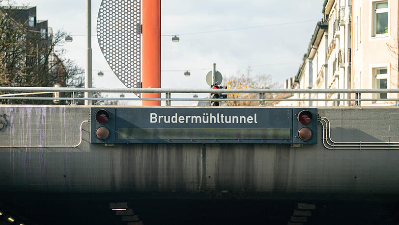 Aktuell laufen im Brudermühltunnel Arbeiten zur sicherheitstechnischen Instandsetzung. Aktuell laufen im Brudermühltunnel Arbeiten zur sicherheitstechnischen Instandsetzung.