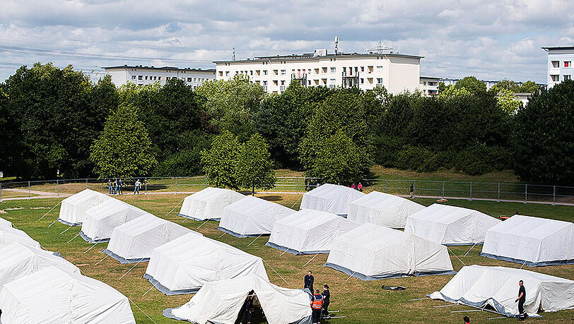 Hamburg hatte vergangene Woche eine Zeltstadt im Stadtteil Jenfeld aufgebaut. Hamburg hatte vergangene Woche eine Zeltstadt im Stadtteil Jenfeld aufgebaut.