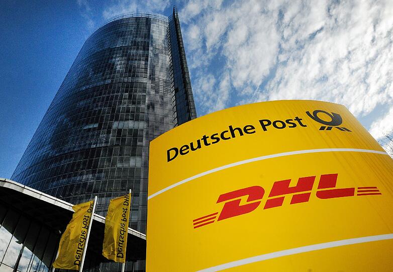 Zentrale der Deutschen Post AG in Bonn: Das Unternehmen hat seine Gewinnziele durch einmalige Abschreibungen auf eine Größenordnung von 2,4 Milliarden Euro reduziert.