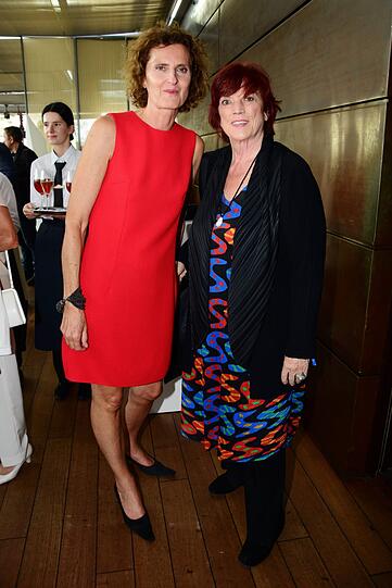 Gastgeberin Innegrit Volkhardt mit Regina Ziegler