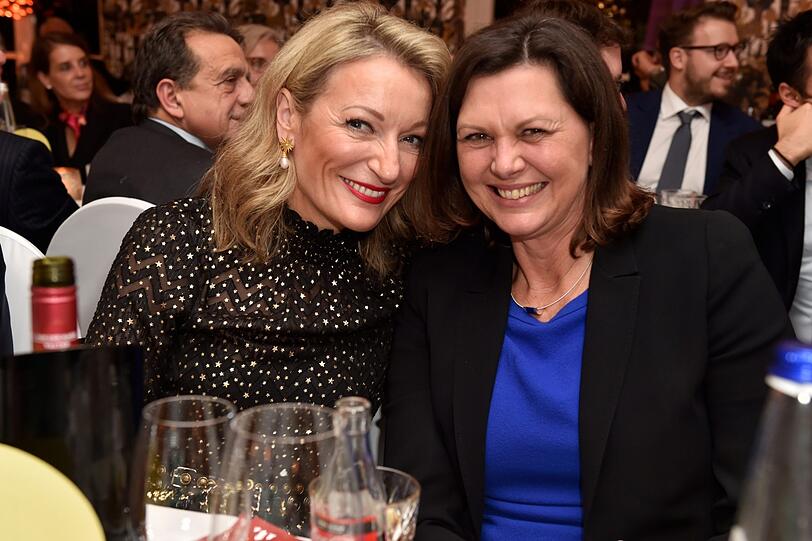 Monika Gruber und Ilse Aigner.