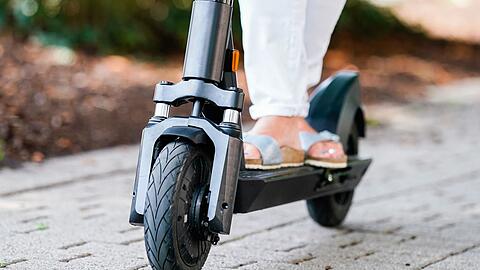 Im vergangenen Jahr gab es 8260 Unfälle mit E-Scootern.