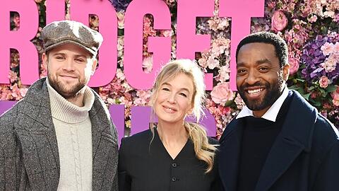 Ren&eacute;e Zellweger zwischen ihren "Bridget Jones"-Kollegen Leo Woodall (l.) und Chiwetel Ejiofor.