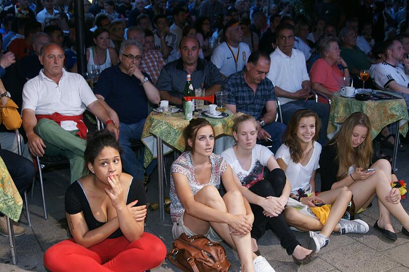 München im Halbfinal-Fieber. Die Bilder vom Public Viewing im Spiel Deutschland gegen Italien.