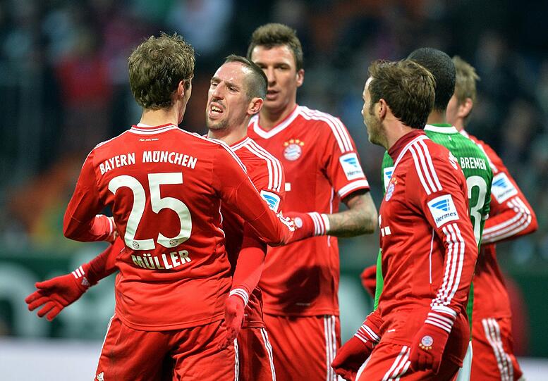 Die Bayern jubeln ausgelassen über ihren 7:0-Sieg bei Werder Bremen.