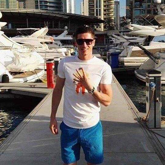Möchte Robert Lewandowski vier Boote haben? Oder hat er noch 4 Tage Urlaub?