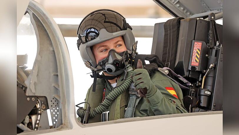 Die spanische Prinzessin Leonor absolvierte einen Trainingsflug in einem Kampfflugzeug.