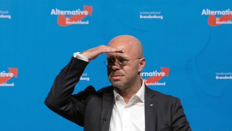 Der Landeschef rief die Partei im Wahljahr zu Geschlossenheit auf. "Es geht um unsere gemeinsame Sache", sagte Kalbitz vor seiner Wiederwahl. Der Landeschef rief die Partei im Wahljahr zu Geschlossenheit auf. "Es geht um unsere gemeinsame Sache", sagte Kalbitz vor seiner Wiederwahl.