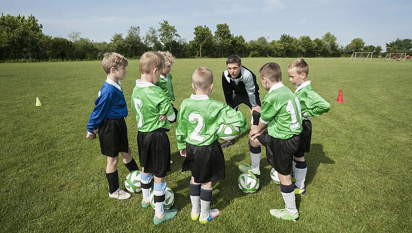 Mit der Mannschaft trainieren dürfen gerade nur Kinder unter 14 Jahren. (Symbolbild)