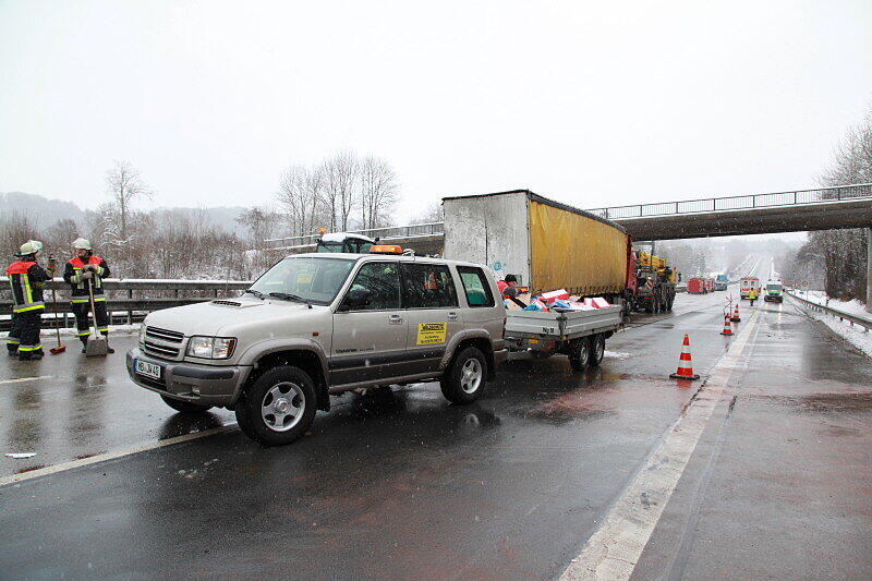Schwerer Lkw-Unfall auf der A 8 in Richtung Salzburg: Die Bilder