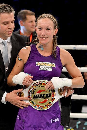 Christine Theiss gegen Olga Stavrovain - Die Bilder.