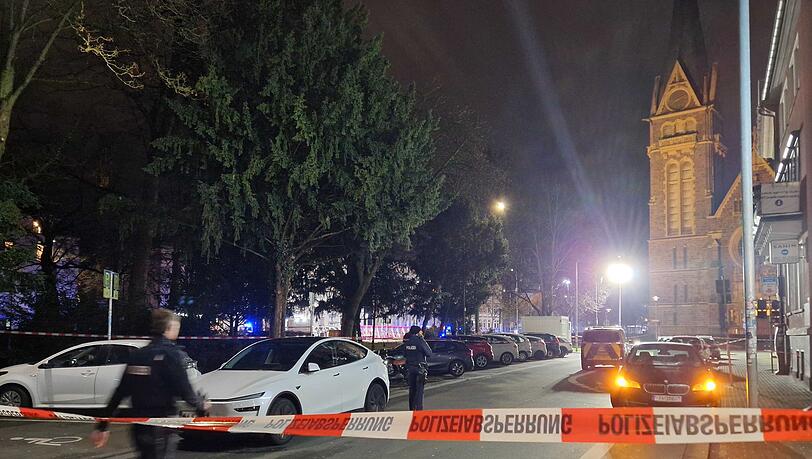 Nach dem Vorfall in der Gie&szlig;ener Innenstadt mit vier Verletzten hat die Polizei neue Ermittlungsergebnisse genannt.