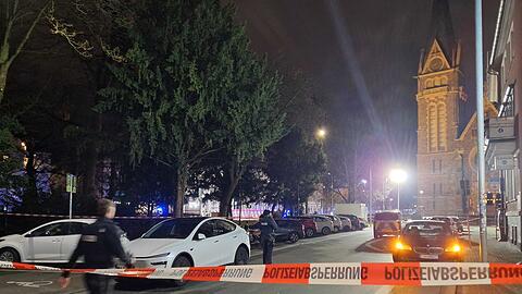 Nach dem Vorfall in der Gie&szlig;ener Innenstadt mit vier Verletzten hat die Polizei neue Ermittlungsergebnisse genannt.