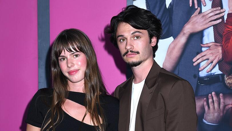 Pamela Andersons Sohn Dylan Jagger Lee und seine langjährige Partnerin Paula Bruss haben geheiratet. Pamela Andersons Sohn Dylan Jagger Lee und seine langjährige Partnerin Paula Bruss haben geheiratet.