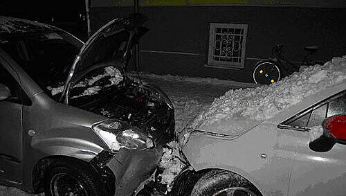 Dieses Auto rammte der 27-Jährige mit seinem Daihatsu. Dieses Auto rammte der 27-Jährige mit seinem Daihatsu.