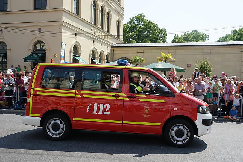 München feiert das 150-jährige Bestehen ihrer Feuerwehr mit einer großen Parade.