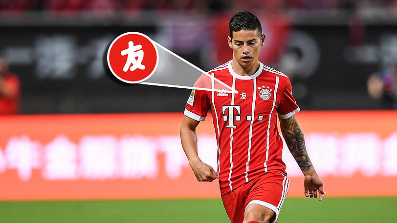 James zu Besuch bei Freunden: Der neue Bayern-Star mit dem Sonder-Trikot.