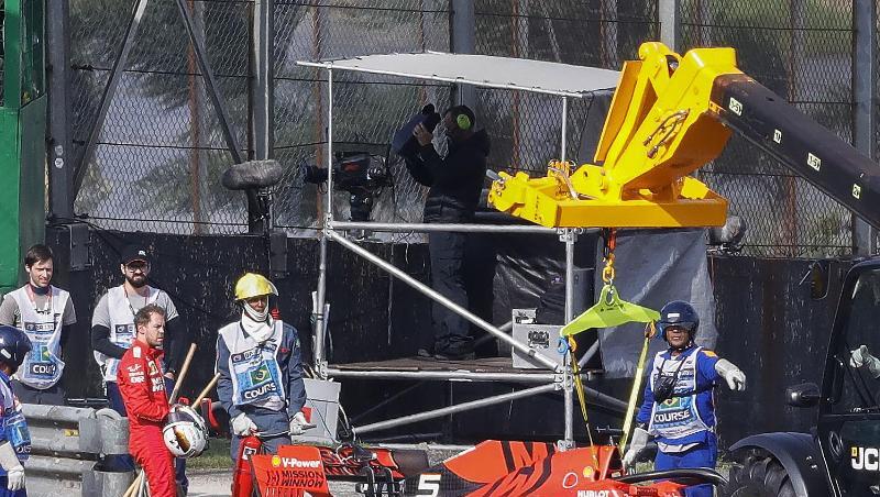 Wenige Runden vor Schluss krachen Sebastian Vettel und Charles Leclerc in Brasilien zusammen. Wenige Runden vor Schluss krachen Sebastian Vettel und Charles Leclerc in Brasilien zusammen.