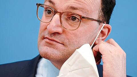Der Bericht der Sonderermittlerin wirft ihm Fehler und Überforderung bei der Beschaffung von Schutzmasken vor: der frühere GesundheitsministerJens Spahn (CDU).