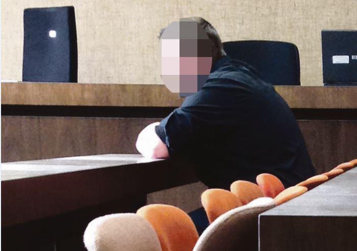 Der Angeklagte vor der Verhandlung am Amtsgericht.