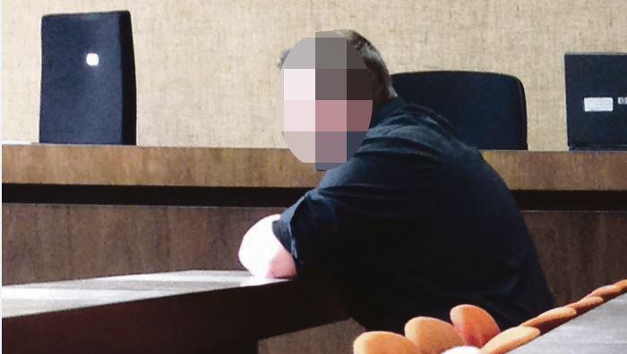 Der Angeklagte vor der Verhandlung am Amtsgericht. Der Angeklagte vor der Verhandlung am Amtsgericht.