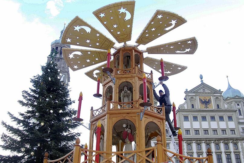 Der erste große Weihnachtsmarkt lädt ein: Augsburgs Christkindlesmarkt.