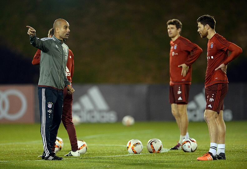 Die Bilder vom ersten Bayern-Trainig in Doha (Katar)