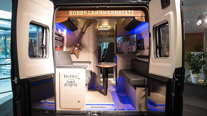 Das ausgefallene Wohnmobil "Wacken Vantana" des Herstellers "Hobby", auf der Urlaubsmesse "Caravan Motor Touristik" (CMT) in Stuttgart.