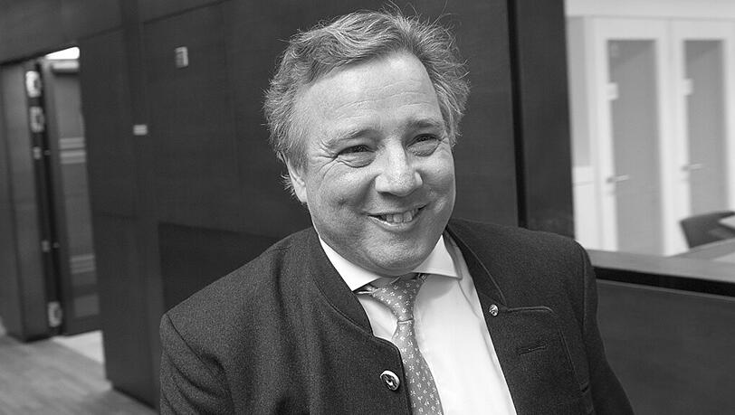 Markus Sackmann 2013 im bayerischen Landtag. Ein Jahr zuvor war er dort erstmals zusammengebrochen. Markus Sackmann 2013 im bayerischen Landtag. Ein Jahr zuvor war er dort erstmals zusammengebrochen.