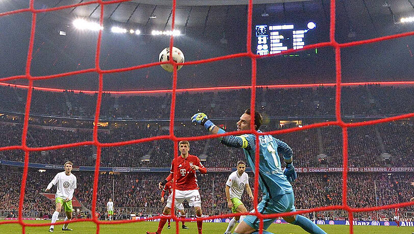 Das Ende nach 999 Minuten Torflaute: Thomas Müller trifft zum 4:0 im Spiel des FC Bayern München gegen den VfL Wolfsburg. Das Ende nach 999 Minuten Torflaute: Thomas Müller trifft zum 4:0 im Spiel des FC Bayern München gegen den VfL Wolfsburg.