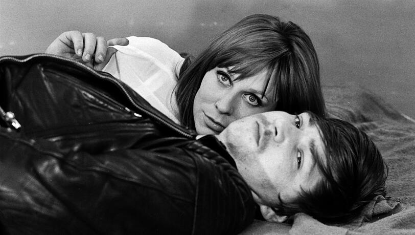 Margarethe von Trotta als Sophie und Rainer Werner Fassbinder als Baal in Volker Schlöndorffs Brecht-Verfilmung. Margarethe von Trotta als Sophie und Rainer Werner Fassbinder als Baal in Volker Schlöndorffs Brecht-Verfilmung.