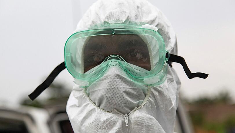 Es ist der schlimmste Ebola-Ausbruch, der je registriert wurde - und die Zahlen zu Krankheitsfällen und Opfern steigen weiter. Es ist der schlimmste Ebola-Ausbruch, der je registriert wurde - und die Zahlen zu Krankheitsfällen und Opfern steigen weiter.