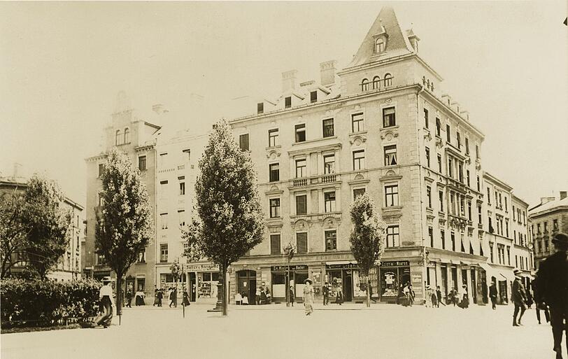 Die Lindwurmstraße mit einmündender Reisingerstraße (rechts).