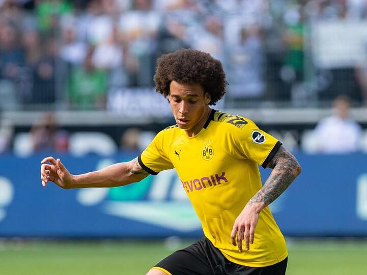 Dortmunds Axel Witsel spietl den Ball. Foto: Guido Kirchner/Archivbild