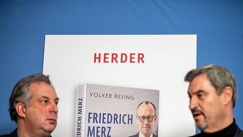 CSU-Chef Söder stellt in Berlin eine Biografie über Kanzlerkandidat Merz vor. Der bayerische Ministerpräsident findet viele lobende Worte. Zugleich hat er ein paar Tipps parat.