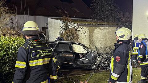 Das Auto hat sich nach Polizeiangaben mindestens einmal &uuml;berschlagen.