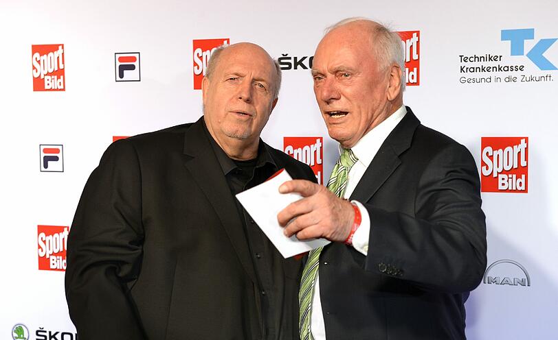 Reiner Calmund (l) und Udo Lattek posieren(27.08.2012) auf dem Roten Teppich während der Verleihung des "Sport Bild"-Awards
