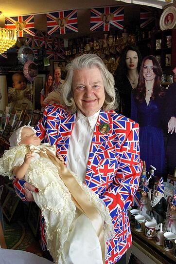 Margaret Tyler hat 10 000 Stücke rund um die britische Königsfamilie gesammelt.