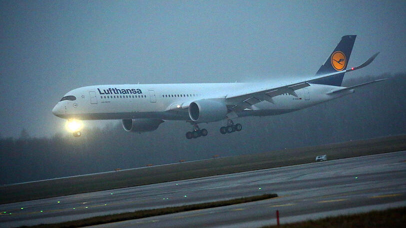 Der neue Lufthansa-Airbus bei seiner Landung am Münchner Flughafen am Mittwoch.