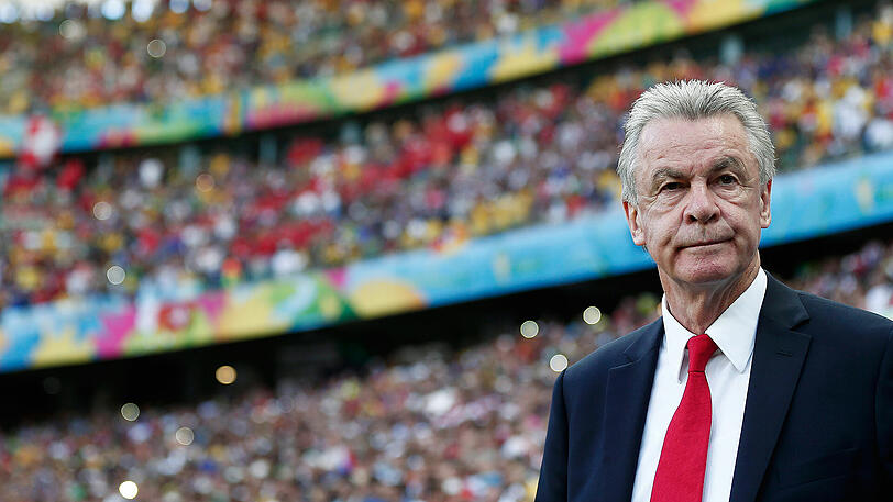 Ottmar Hitzfeld sieht das Interesse seines Ex-Klubs skeptisch.