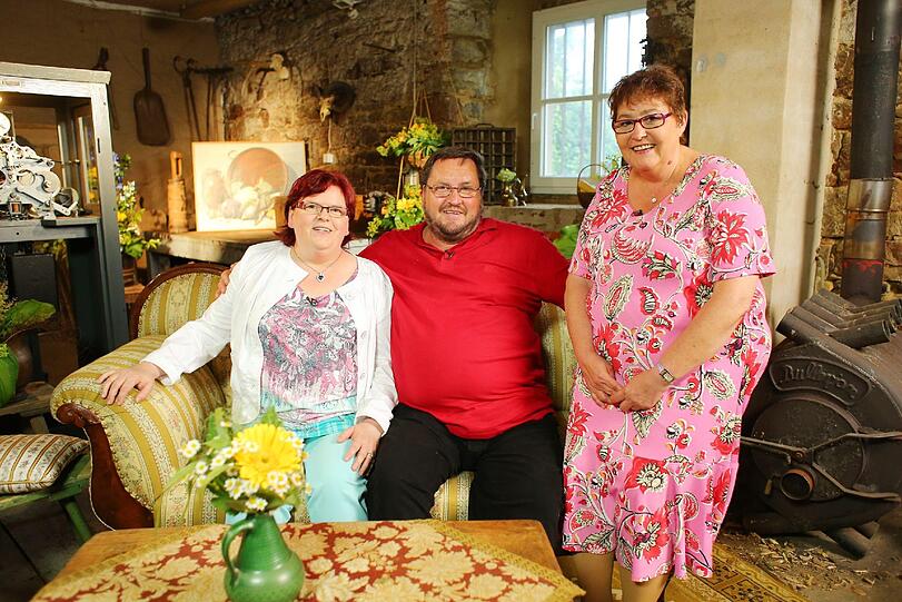 Pferdefreund Helmut und seine potenziellen Herzdamen Angela und lona