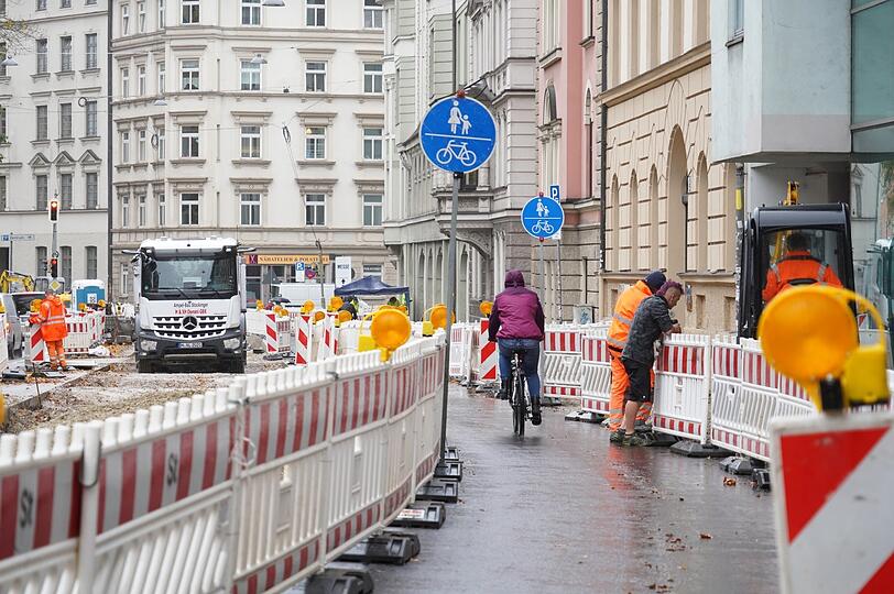 In der Blumenstraße wird bis Ende 2021 gebuddelt und gespurt. Hier entsteht der erste Abschnitt des Altstadt-Radlrings.