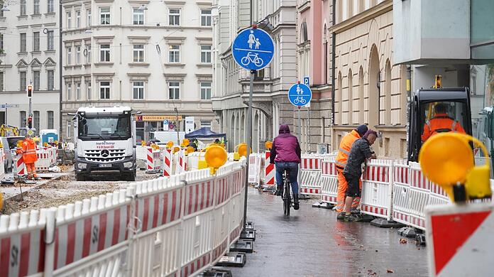 In der Blumenstraße wird bis Ende 2021 gebuddelt und gespurt. Hier entsteht der erste Abschnitt des Altstadt-Radlrings.
