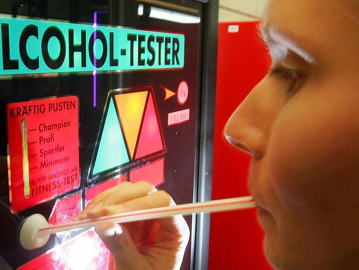 Sieben Verletzte bei Unfällen unter Alkoholeinfluss.