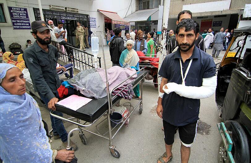 Ein schweres Erdbeben der Stärke 7,7 hat die Hindukusch-Regionen in Afghanistan, Pakistan und Indien erschüttert.