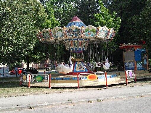 Ab Freitag dreht es sich für drei Tage: Das Schwanenkarussell beim Bergfest am Dietramszeller Platz an der Thalkirchner Straße.