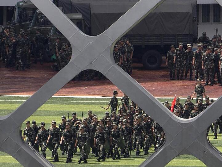 Chinesische Polizisten bei einer Übung im Shenzhen-Bay-Stadion nahe der Grenze zu Hongkong.